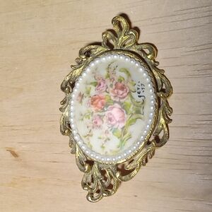 👍 5 for $20 Vintage Geri flowers faux pearl oval pin brooch